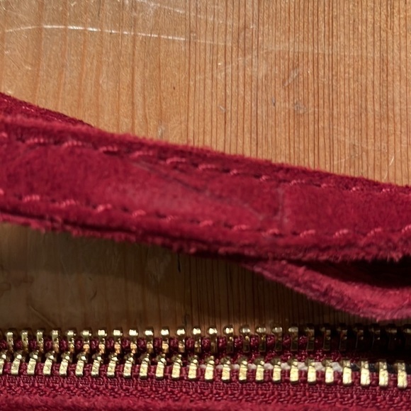 𝅺LINEA Pelle Collection Red Croc Embossed Suede Crossbody Bag - Picture 8 of 9